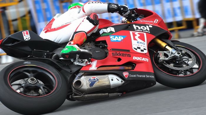 Ο πρωταθλητής Superstock 2012 και 2013 Λευτέρης Πίππος τερμάτισε δεύτερος στην Τρίπολη, στην πρώτη του εμφάνιση με τη Ducati Panigale.